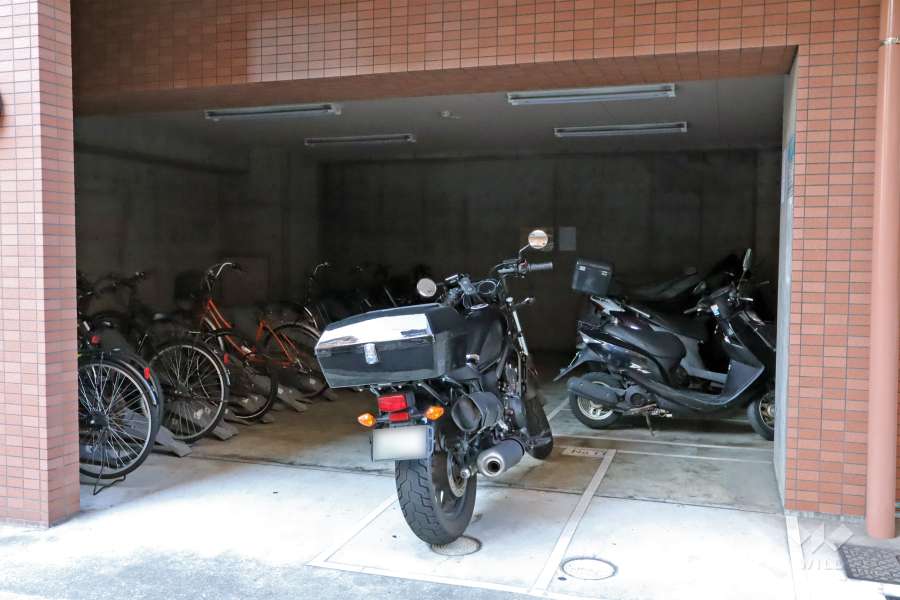 屋内に設けられた駐輪場