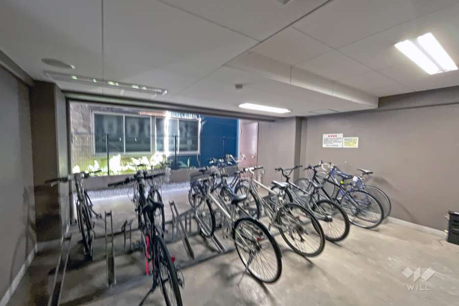 屋内に設けられた駐輪場