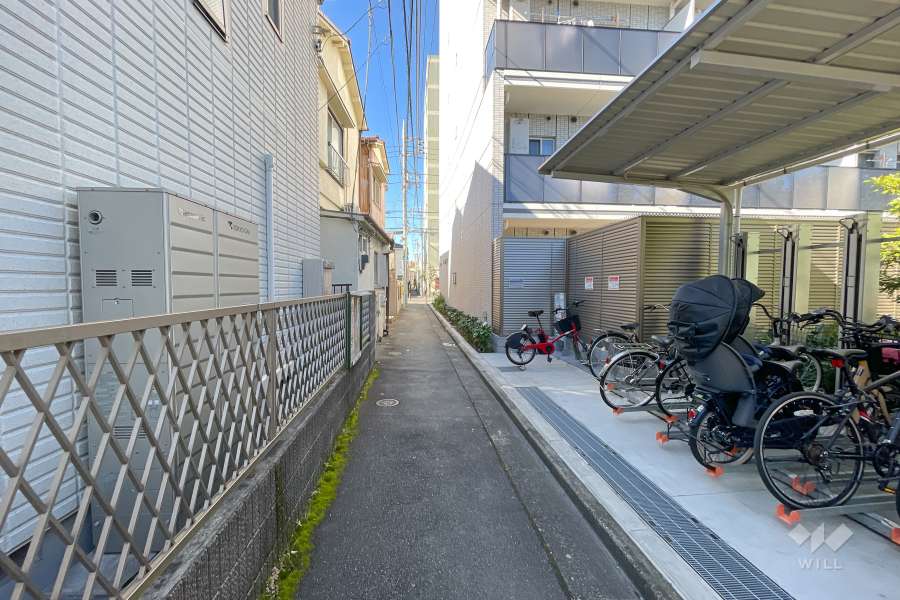 敷地南側の前面道路