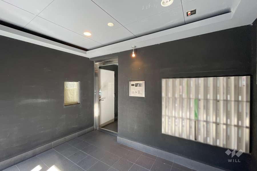 エントランスはオートロック付きです。