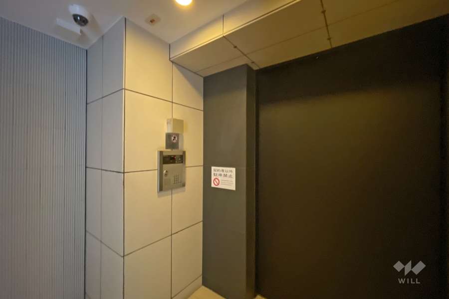 エントランスはオートロック付きです。