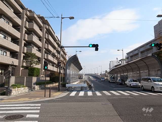 敷地の南側は山手幹線に面しています。