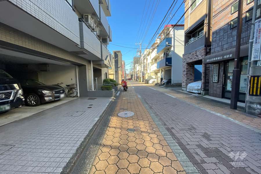 敷地北側の前面道路
