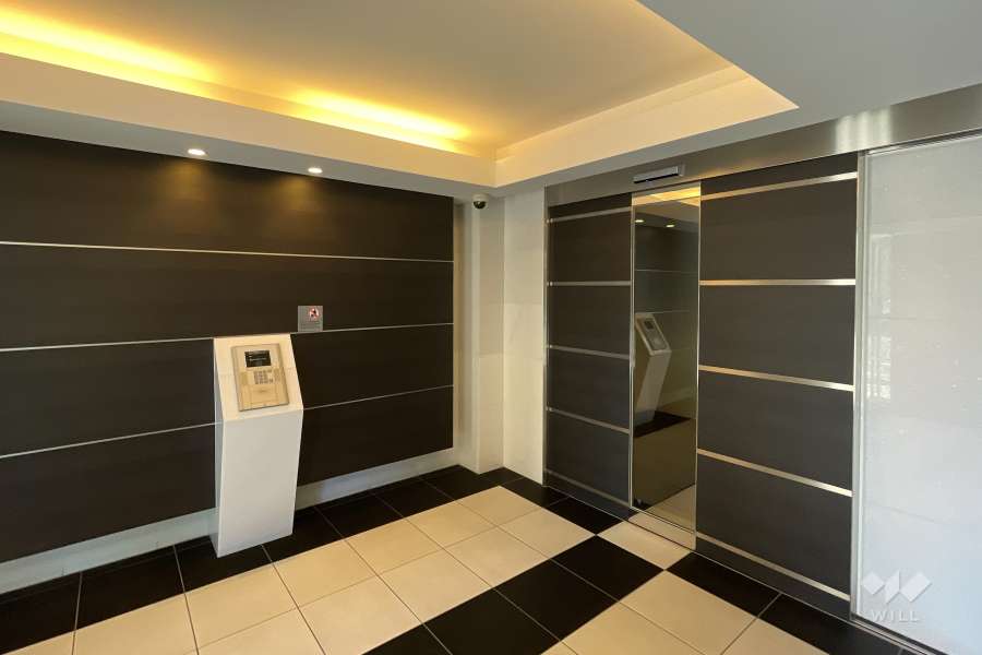 エントランスはオートロック付きです。