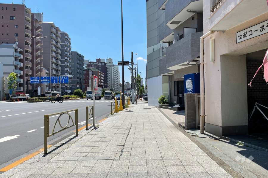 敷地東側の前面道路