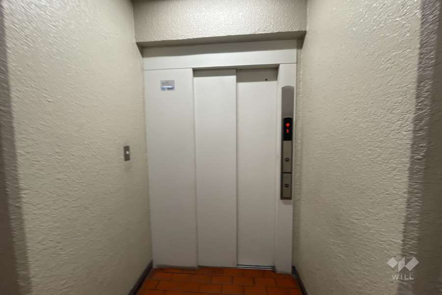 共用のエレベーター