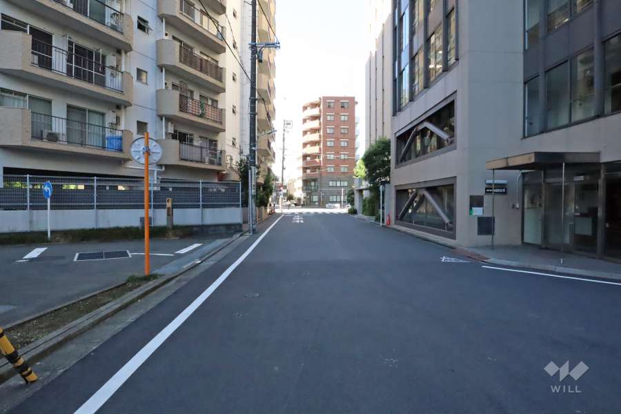 敷地北西側の前面道路