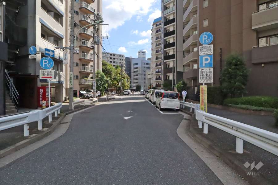 敷地東側の前面道路