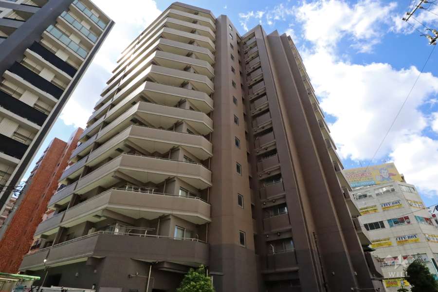 クレストラフィーネ大森駅前の外観（北東側から）