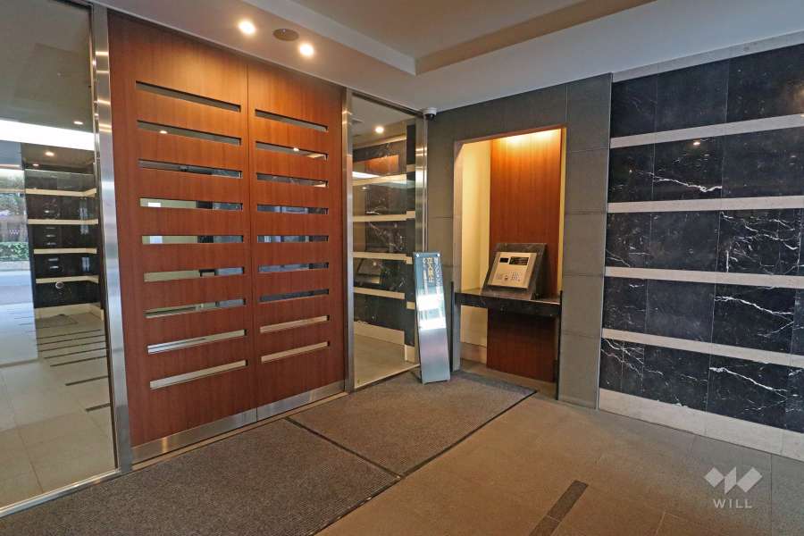 エントランスはオートロック付きです。