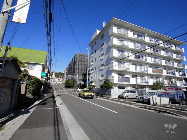 西側の前面道路