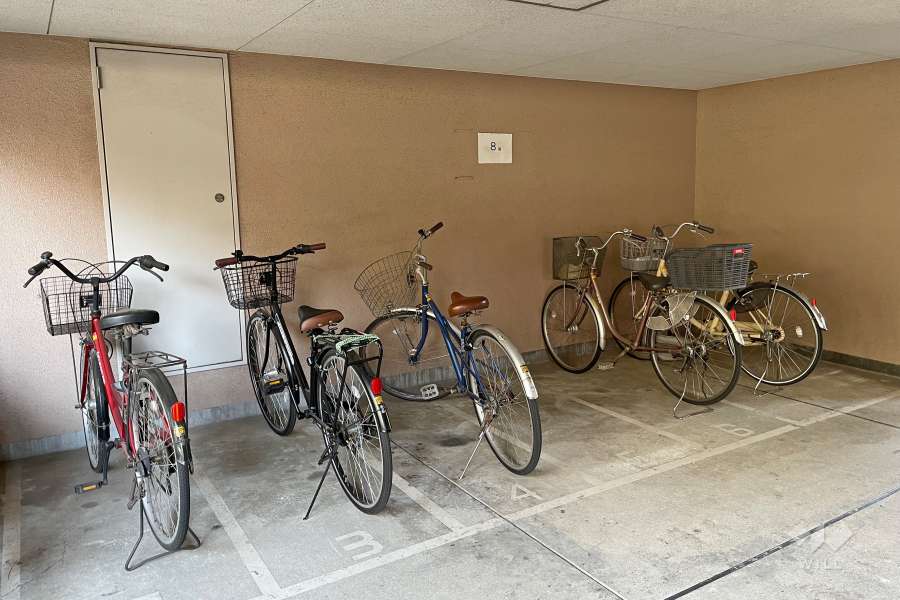 屋内に設けられた駐輪場