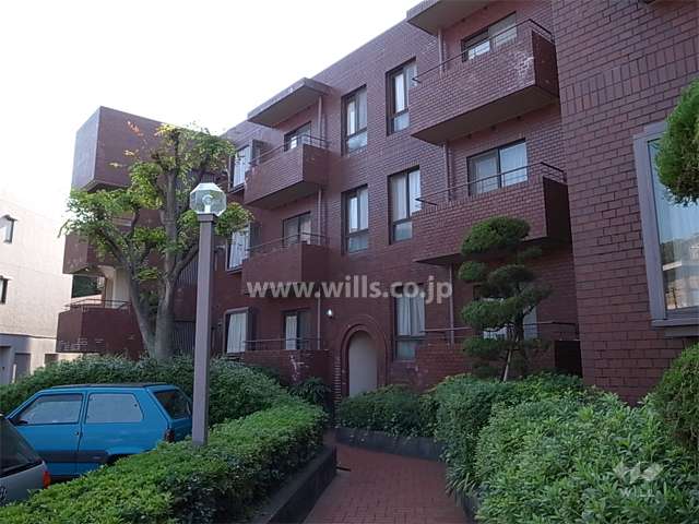 外壁は高級感のあるタイル張りです。