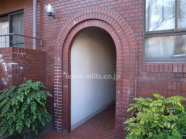 アーチ型になった各住戸への入口