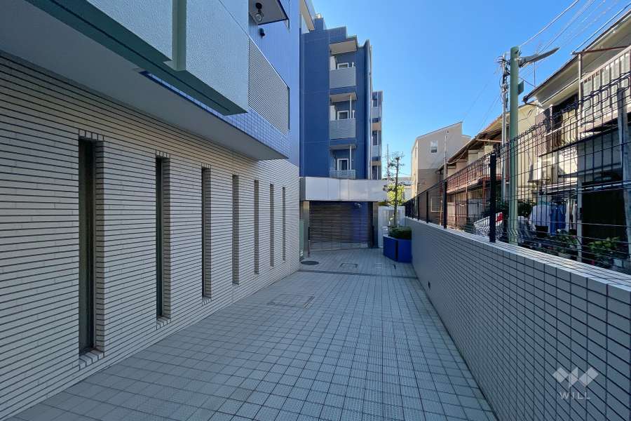 駐車場の出入り口（リングシャッター付き）