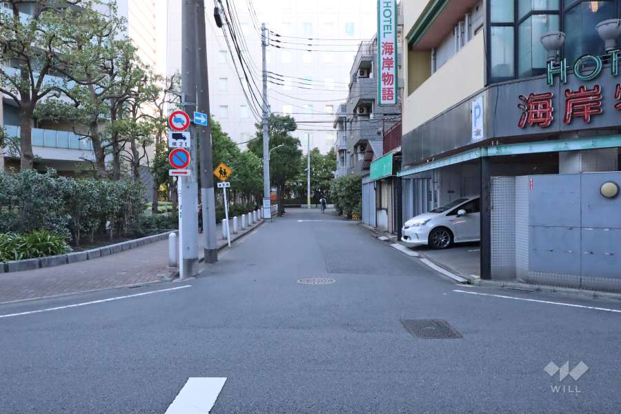 敷地北側の前面道路