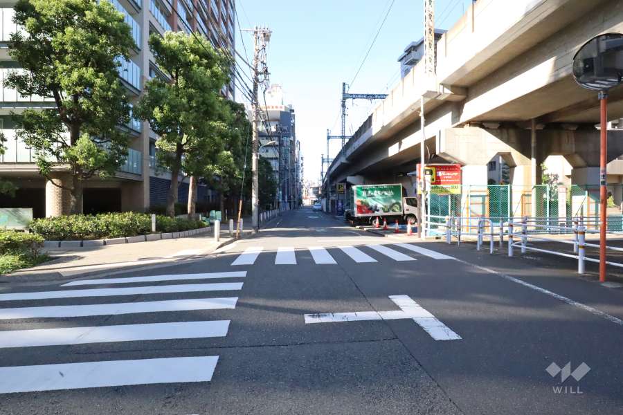 敷地東側の前面道路