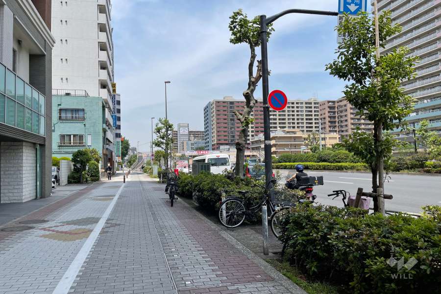 敷地東側の前面道路