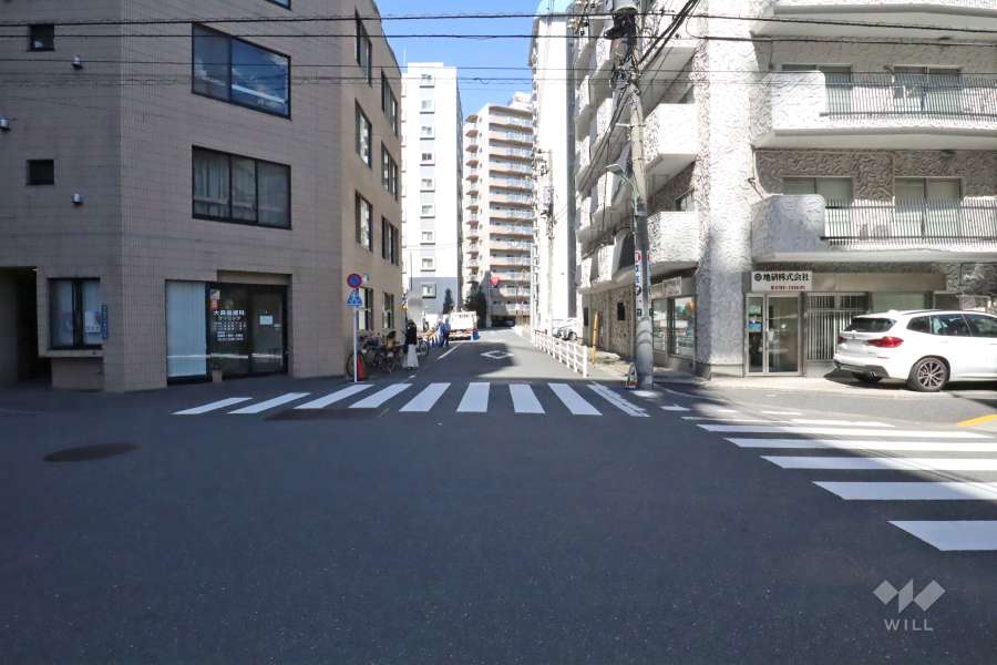敷地北西側の前面道路