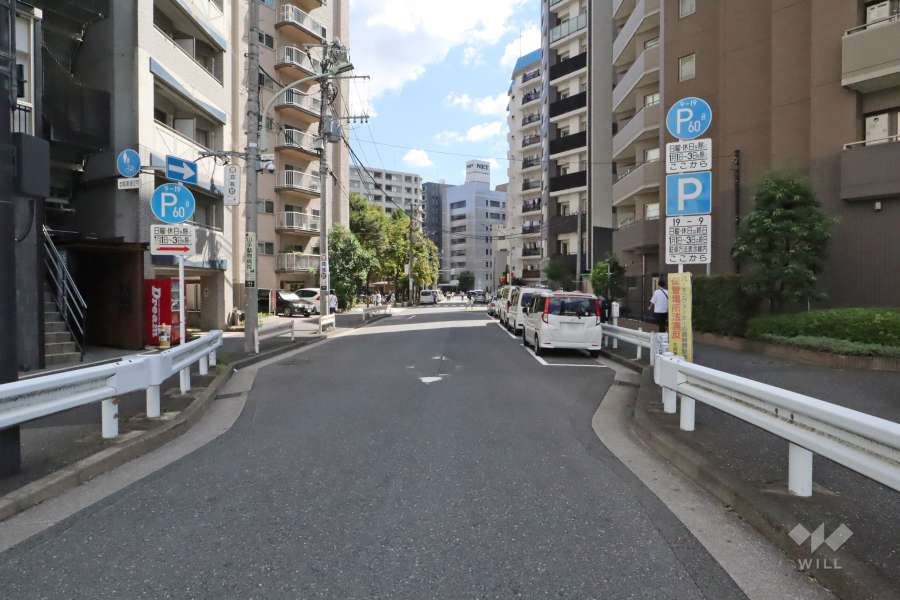 敷地北東側の前面道路