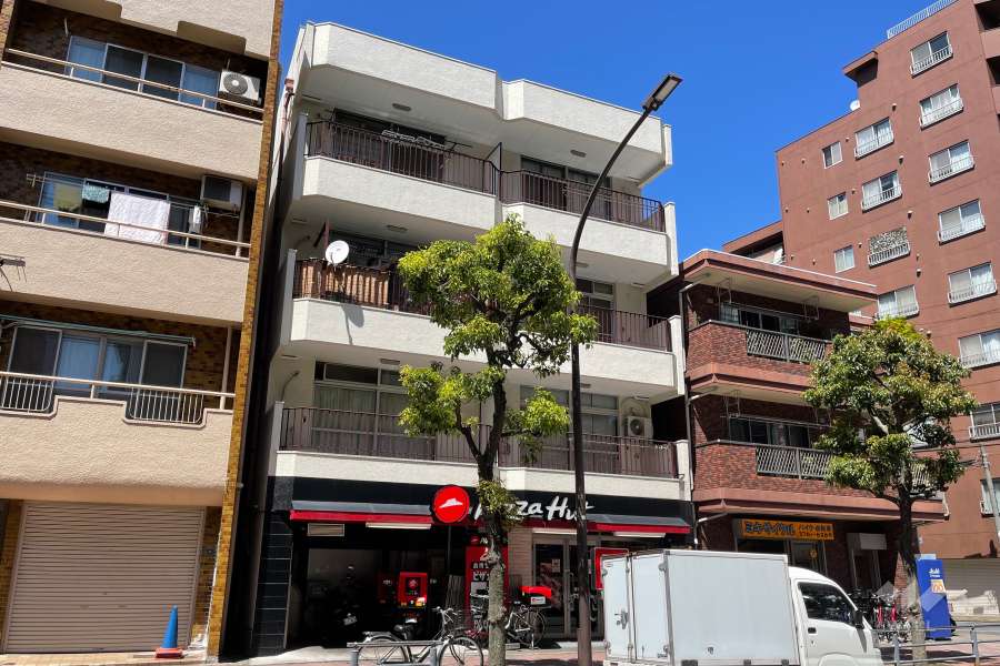 寿マンションの外観（南西側から）