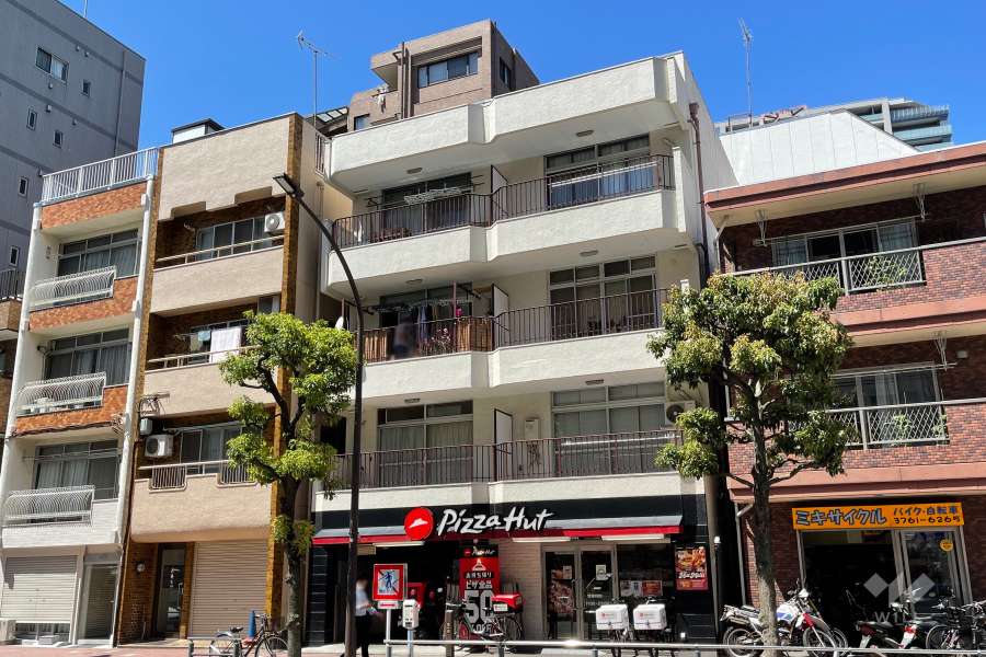 寿マンションの外観（南東側から）