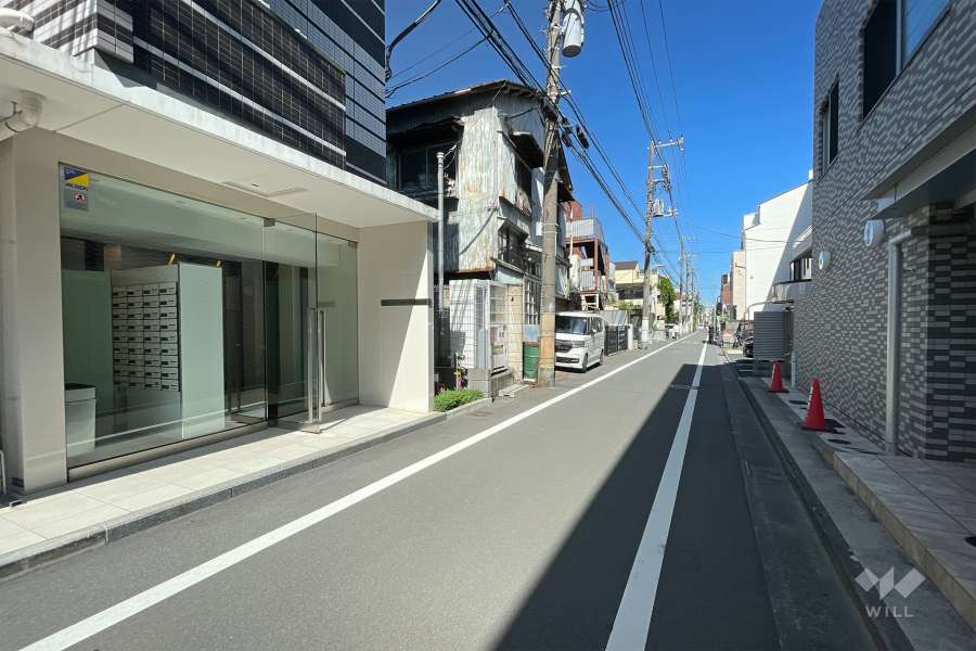敷地南側の前面道路