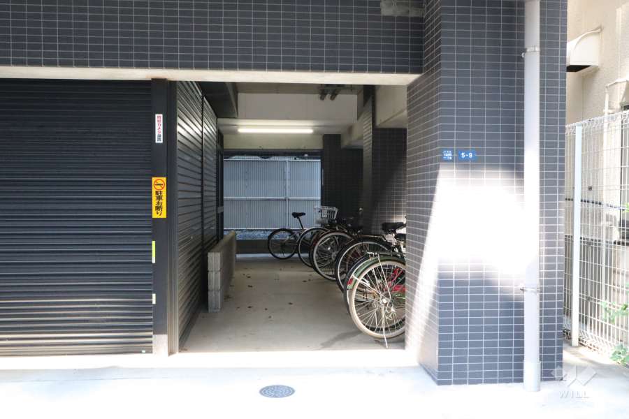 屋内に設けられた駐輪場