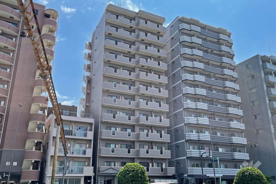 エスコート平和島の外観（北西側から）