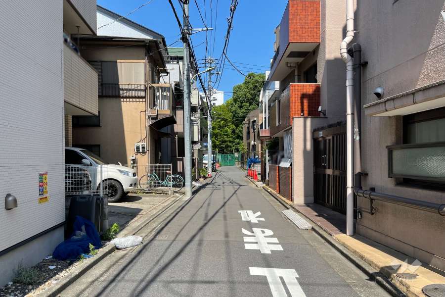 敷地北側の前面道路