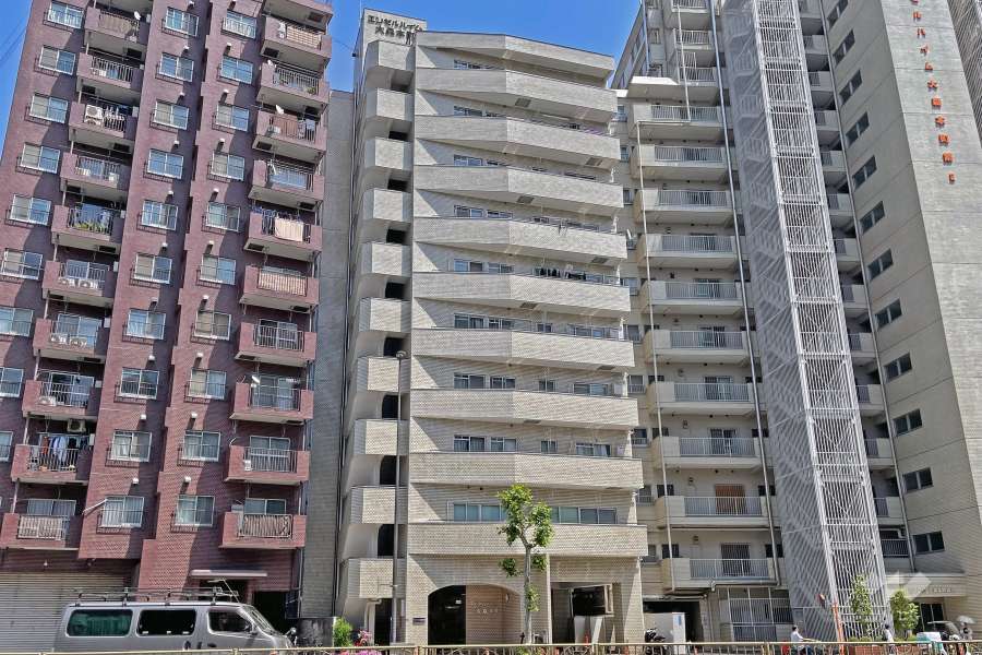 エンゼルハイム大森本町の外観（西側から）