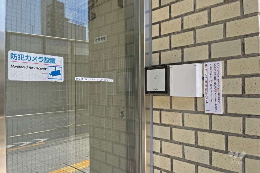 エントランスはオートロック付きです。