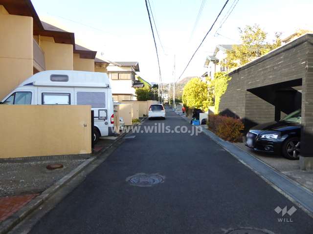 敷地北側の前面道路