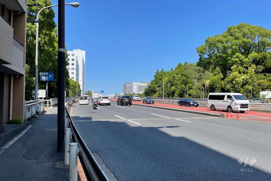 敷地南東側は都道318号（環七通り）に面しています。