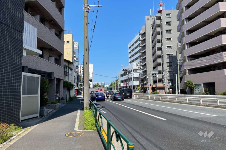 敷地南側の前面道路