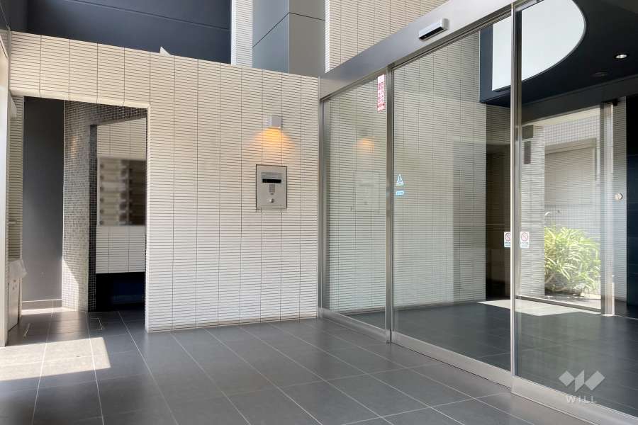 エントランスはオートロック付きです。