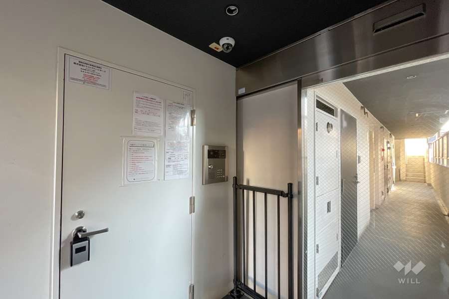 エントランスはオートロック付きです。