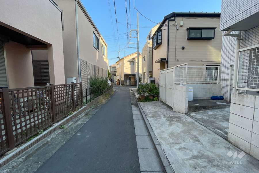 敷地北東側の前面道路