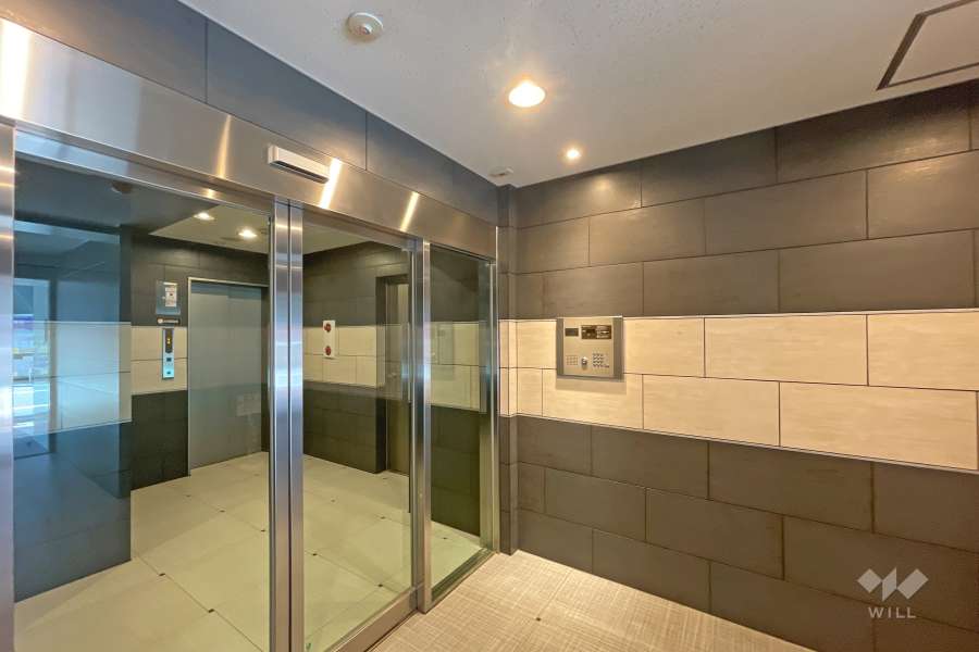 エントランスはオートロック付きです。