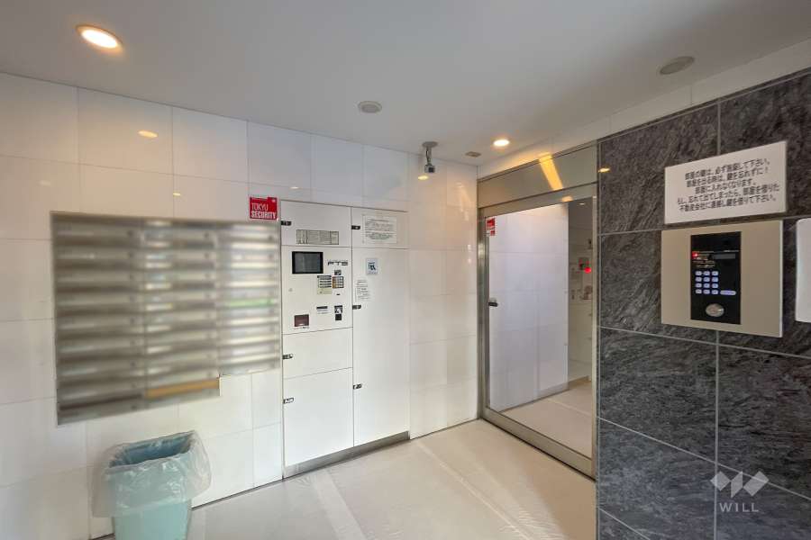 エントランスはオートロック付きです。　