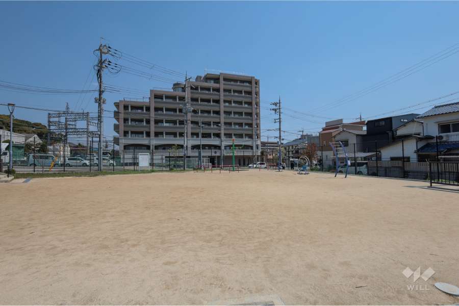 隣接公園