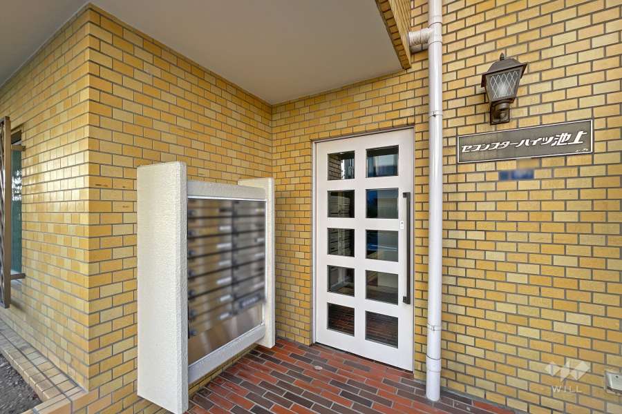 エントランスと共用ポスト