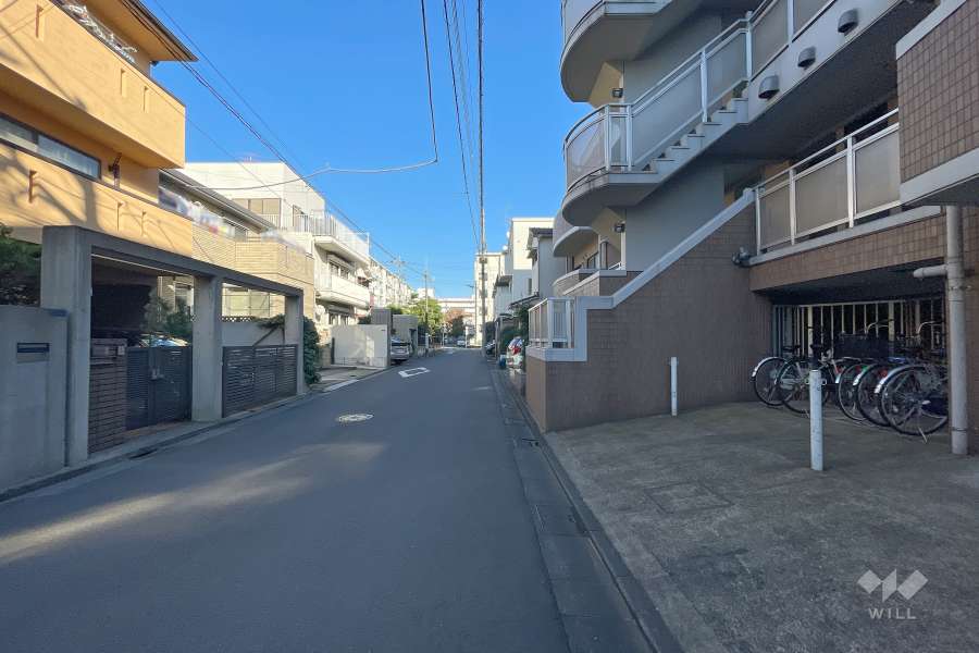 敷地北側の前面道路　