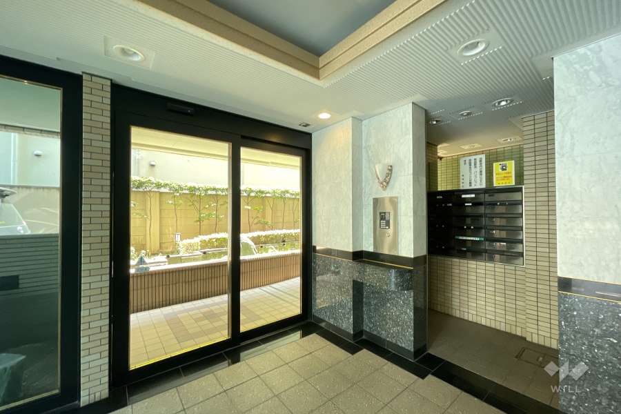 エントランスはオートロック付きです。