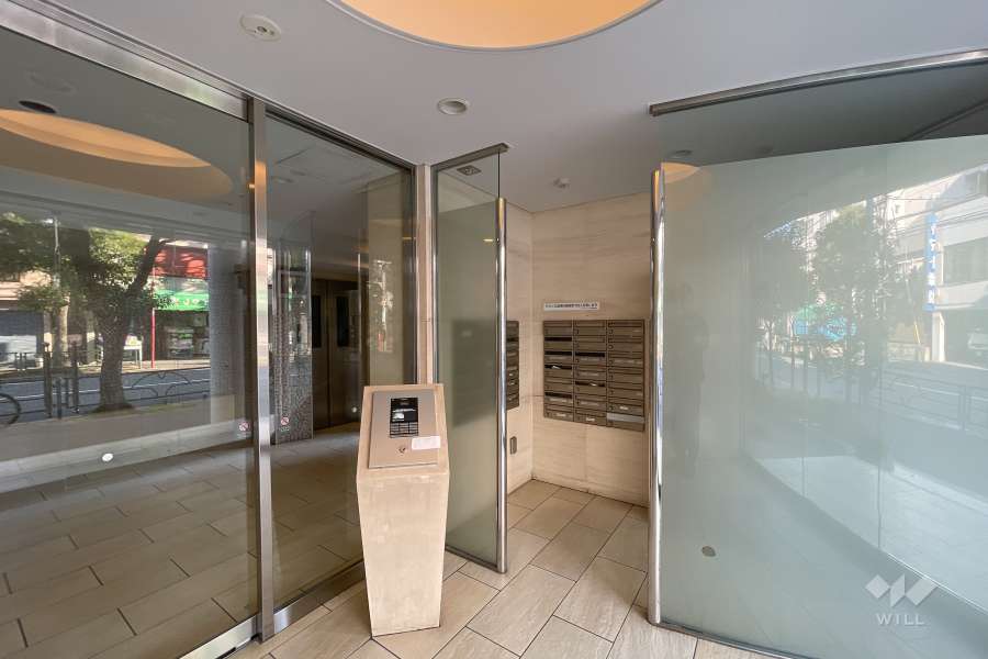 エントランスはオートロック付きです。