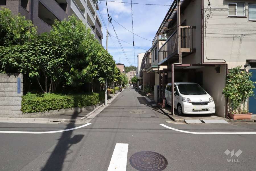 敷地南側の前面道路