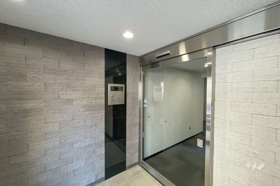 エントランスはオートロック付きです。