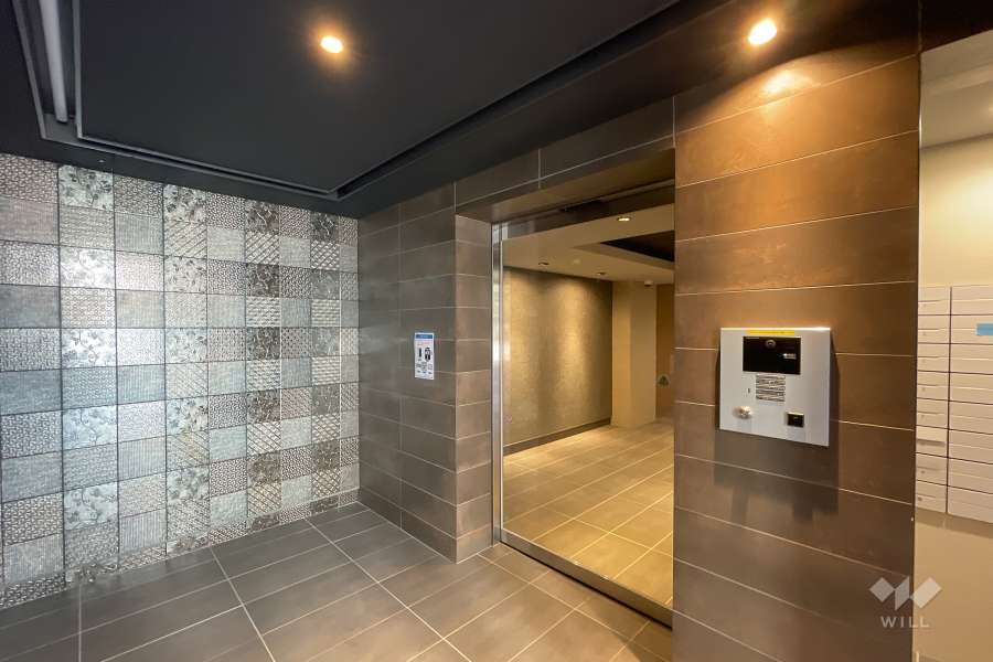 エントランスはオートロック付きです。