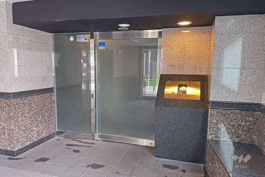 エントランスはオートロック付きです。