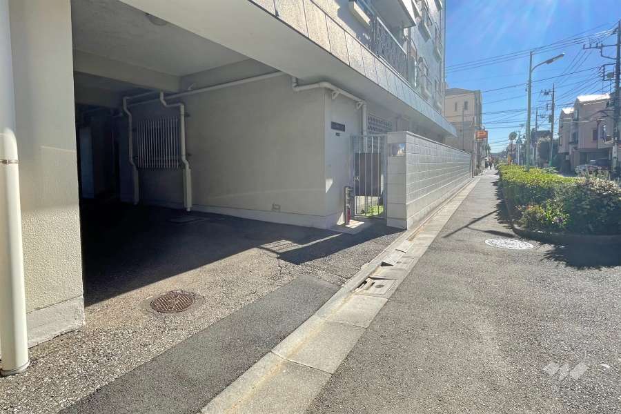 駐車場の出入り口